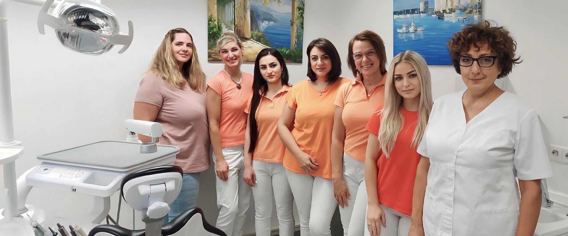 Das Praxisteam im Behandlungszimmer